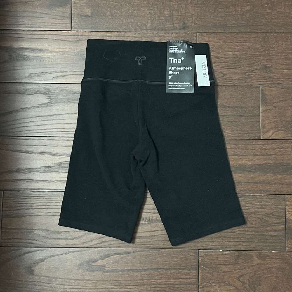 2 Black Shorts NWT Aritzia TNA cotton 9” atmosphere + Wilfred Sahara Modal 6” S